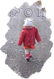 Anne Lyse marche sous la pluie